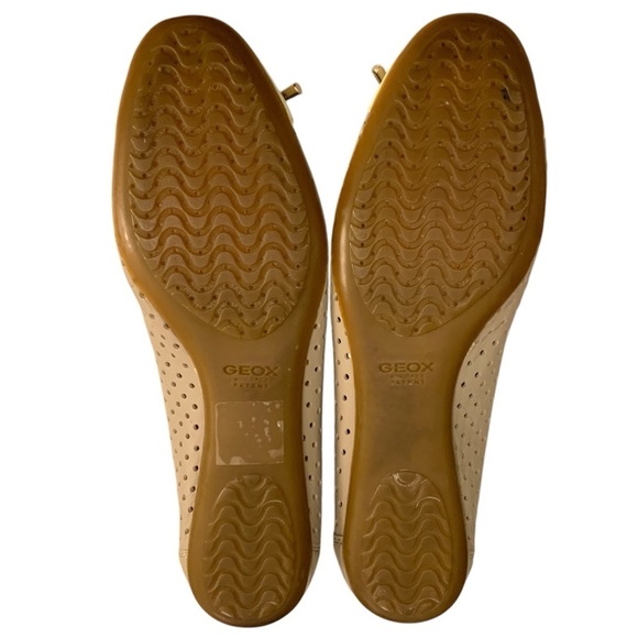 GEOX Respira Perforated Ballet Flats 7.5-8 Womens Beige and Cream Leather Summer - Picture 4 of 9